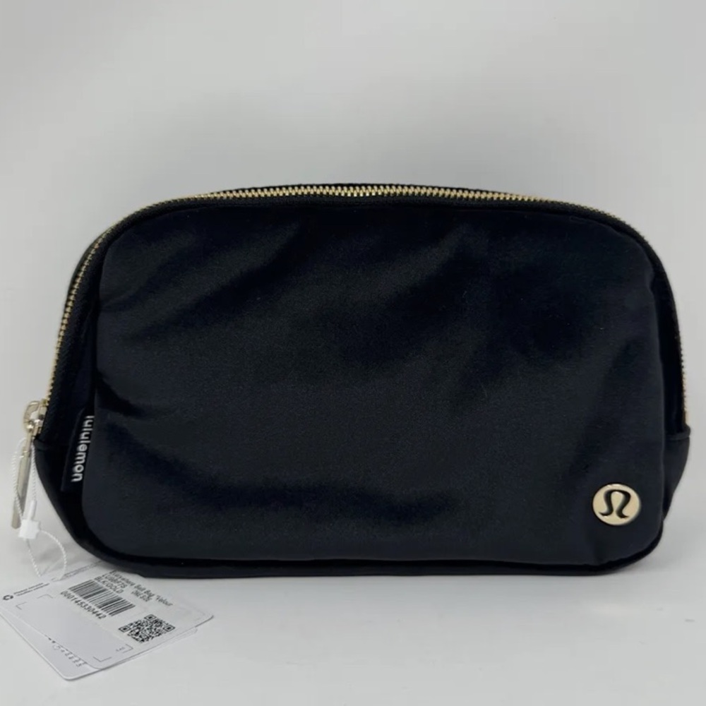RARE Lululemon Everywhere Belt Bag Velour Black/Gold